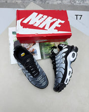 Load image into Gallery viewer, Shoes