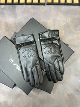 Load image into Gallery viewer, Glove