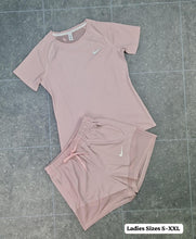 Load image into Gallery viewer, T-shirt