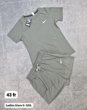 Load image into Gallery viewer, T-shirt
