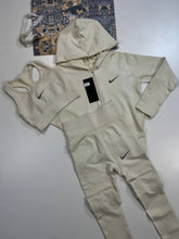 Load image into Gallery viewer, Tracksuit women