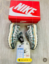 Load image into Gallery viewer, Shoes