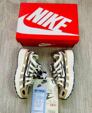 Load image into Gallery viewer, Shoes