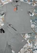 Load image into Gallery viewer, T-shirt