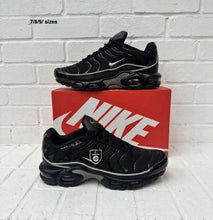 Load image into Gallery viewer, Shoes
