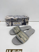 Load image into Gallery viewer, Slipper