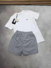 Load image into Gallery viewer, T-shirt