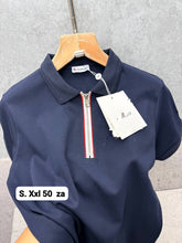 Load image into Gallery viewer, T-shirt