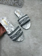Load image into Gallery viewer, Slipper