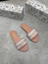 Load image into Gallery viewer, Slipper