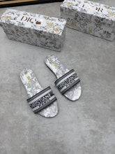 Load image into Gallery viewer, Slipper