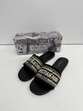 Load image into Gallery viewer, Slipper