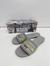Load image into Gallery viewer, Slipper