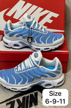 Load image into Gallery viewer, Shoes