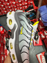 Load image into Gallery viewer, Shoes