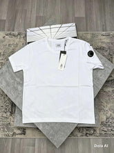 Load image into Gallery viewer, T-shirt
