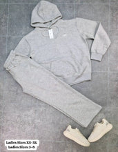 Load image into Gallery viewer, Tracksuit women