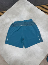 Load image into Gallery viewer, T-shirt