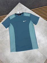 Load image into Gallery viewer, T-shirt