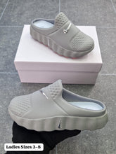 Load image into Gallery viewer, Slipper