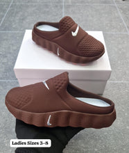 Load image into Gallery viewer, Slipper
