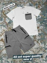 Load image into Gallery viewer, T-shirt