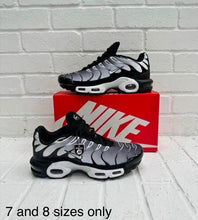 Load image into Gallery viewer, Shoes