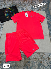 Load image into Gallery viewer, T-shirt