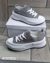 Load image into Gallery viewer, Shoes