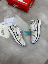 Load image into Gallery viewer, Shoes