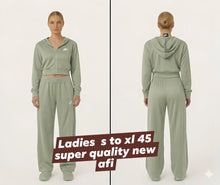 Load image into Gallery viewer, Tracksuit women