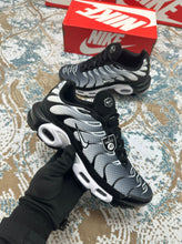 Load image into Gallery viewer, Shoes