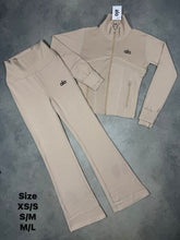 Load image into Gallery viewer, Tracksuit women
