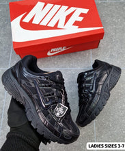 Load image into Gallery viewer, Shoes