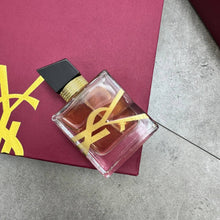 Load image into Gallery viewer, Perfume