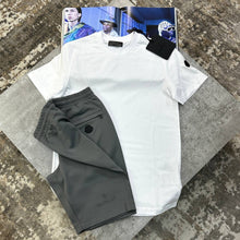 Load image into Gallery viewer, Tshirt