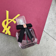 Load image into Gallery viewer, Perfume