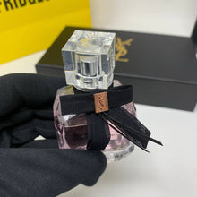 Load image into Gallery viewer, Perfume