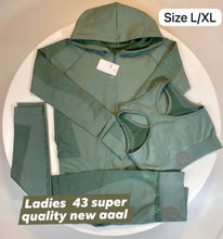 Load image into Gallery viewer, Tracksuit women