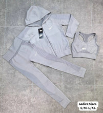 Load image into Gallery viewer, Tracksuit women