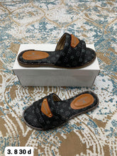 Load image into Gallery viewer, Slipper