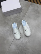 Load image into Gallery viewer, Slipper