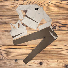 Load image into Gallery viewer, Tracksuit women