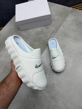 Load image into Gallery viewer, Slipper