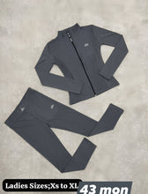 Load image into Gallery viewer, Tracksuit women