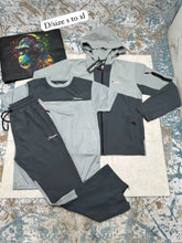 Load image into Gallery viewer, T-shirt