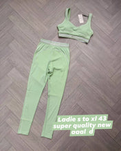 Load image into Gallery viewer, Tracksuit women