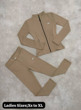 Load image into Gallery viewer, Tracksuit women