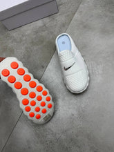 Load image into Gallery viewer, Slipper