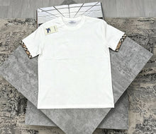 Load image into Gallery viewer, T-shirt